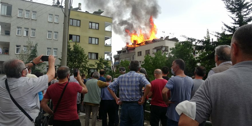 Trabzon'da korkutan yangını film izler gibi seyrettiler