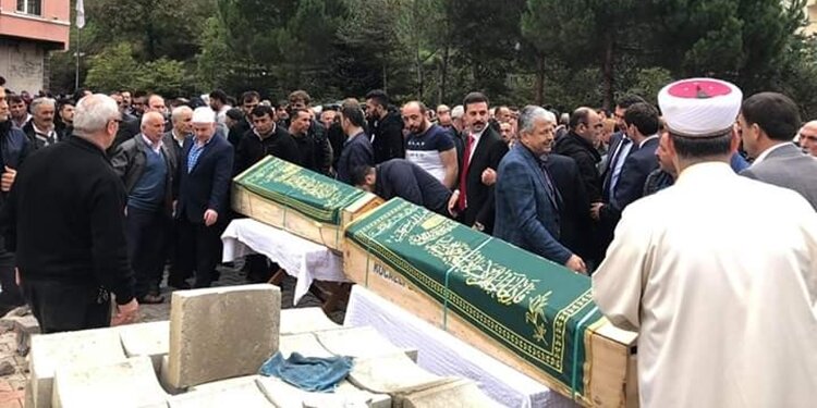 El ele öldüler, yan yana toprağa verildiler!