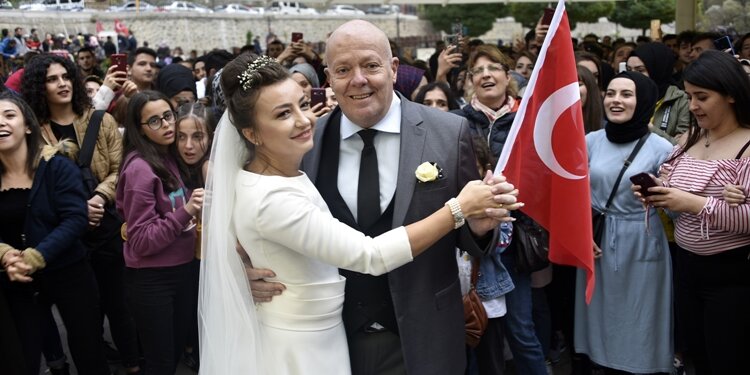 İtalyan ve Bulgar çift Gümüşhane'de nikah kıydı!