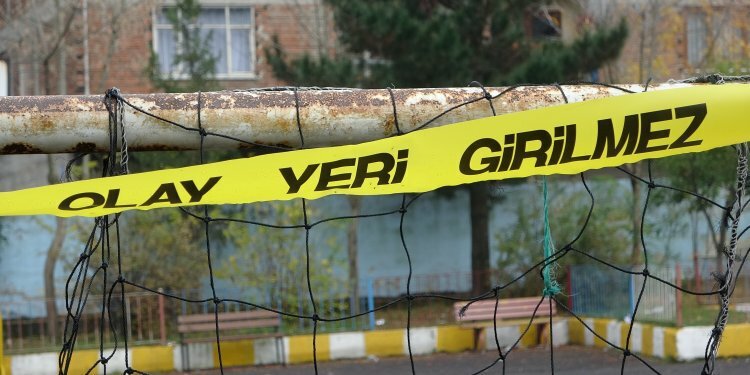 Kafasına kale direği düşen çocuk yaşam mücadelesi veriyor