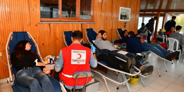 Öğrenciler kanlarını bağışladı