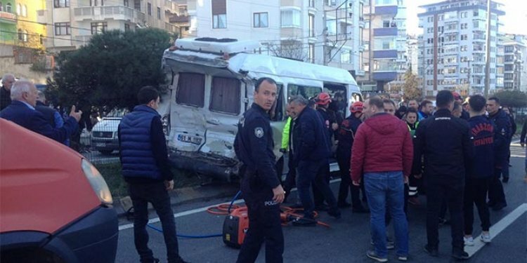 Akçaabat'ta TIR minibüse çarptı! Ölü ve yaralılar var