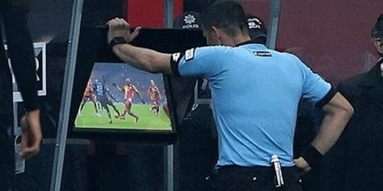 Trabzonspor'u katleden hakem kokartına veda etti!