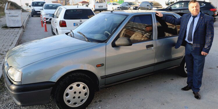 Kendisine ceza yazdırmak için 1 saat polis aradı!