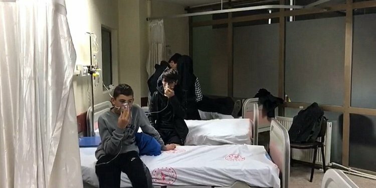 Eğitimde sıkılan biber gazı, öğrencileri hastanelik etti