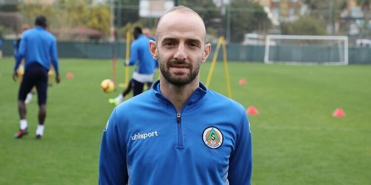 Sosyal medyadan açıkladı: Trabzonspor'dan teklif aldım