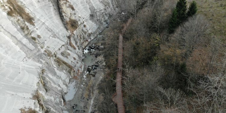 Trabzon'da ziyaretçi akınına uğrayan yol!