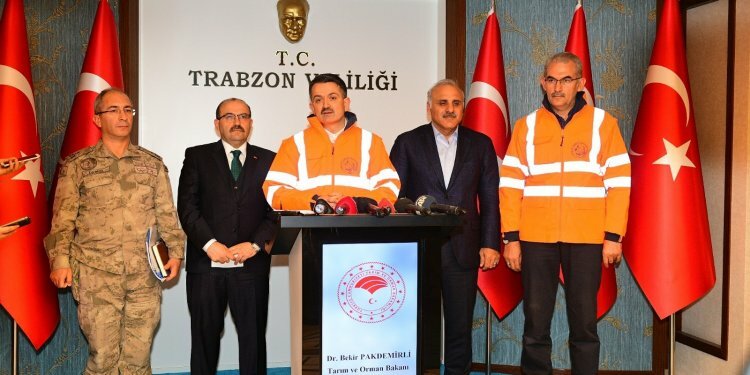 Trabzon'daki yangınlarda son durumu Bakan Pakdemirli açıkladı