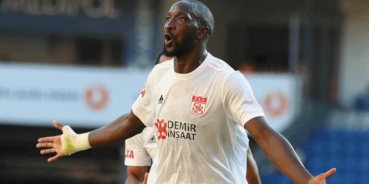 Sivasspor'un gol yükünü Trabzonspor'un eski forveti çekti!