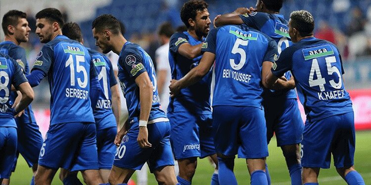 Süper Lig ekibinde 10 futbolcu kadro dışı!