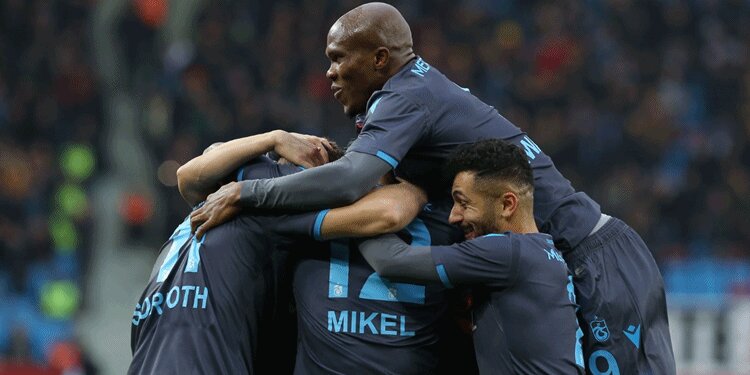 Trabzonspor, Süper Lig'in zirvesinde! 2010-11'i yakaladı