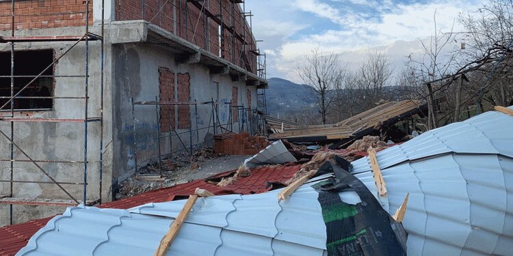 Ordu'da fırtına çıktı, okullar tatil edildi!