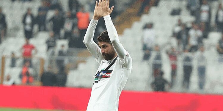 Trabzonspor'un eski futbolcusuna büyük tepki! Yuhalandı