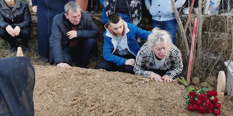 Bir anne ve babanın feryadı! Aleyna Şanlı toprağa verildi