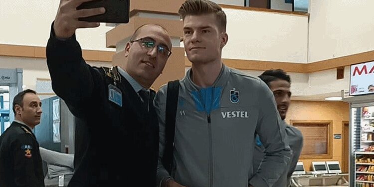 Trabzonspor yola çıktı! İkisi hariç tüm futbolcular...