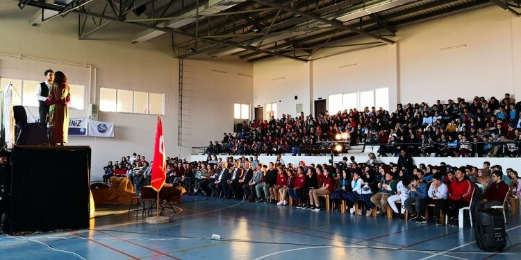 Arsin’de tiyatroya yoğun ilgi…