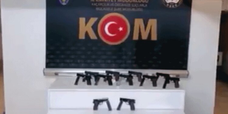 Trabzon'da el yapımı tabancalar ele geçirildi!