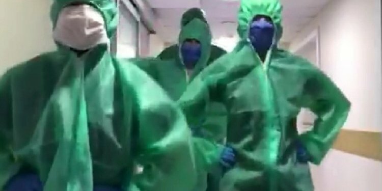 Yoğun bakım çalışanlarından ’penguen dansı’