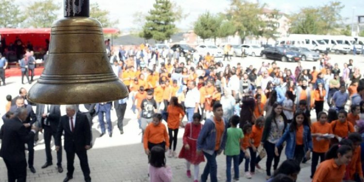 Okullar yakın zamanda açılacak mı?