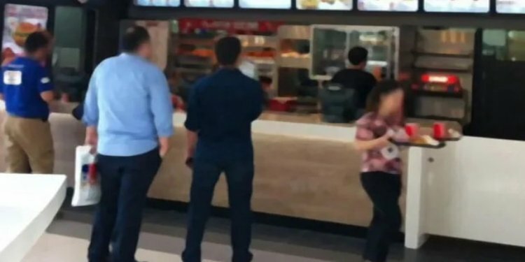 Ünlü fast food zincirinin Türkiye’deki o şubesinde skandal!