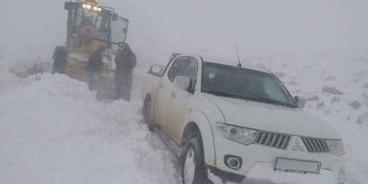 Trabzon sınırında karla mücadele!