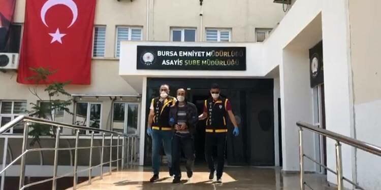 Babasını meyve bıçağıyla katletti!