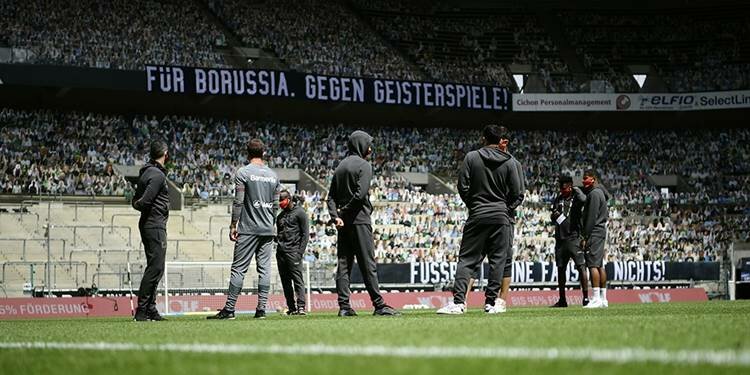 Seyirci yok fotoğraflar var!