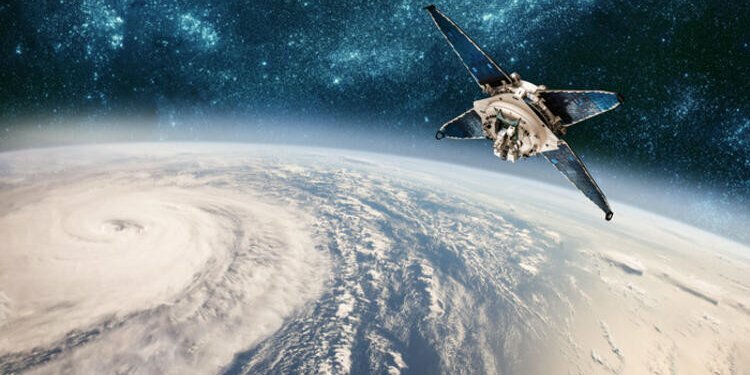 NASA, 8 ay karantinada kalacak elemanlar arıyor!