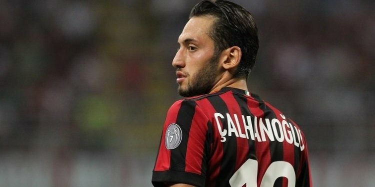 Çalhanoğlu'ndan Trabzonsporlu 2 oyuncuya öneri: Gitsinler!