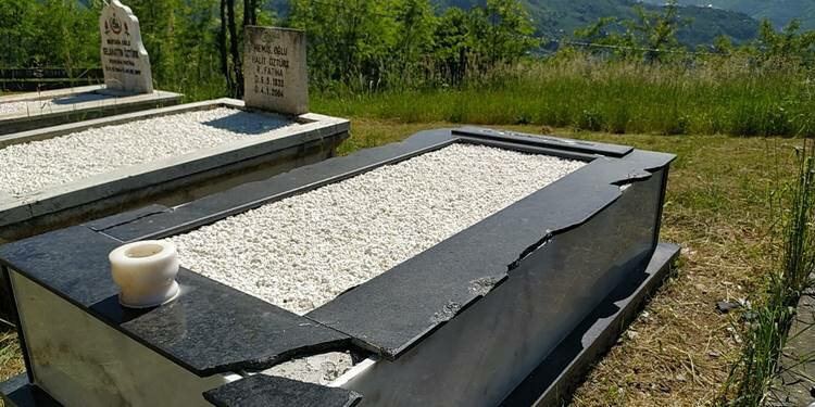 Trabzon'da mezarları parçalayan şahsı, kardeşi yakalattı!