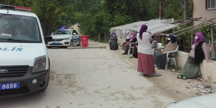 Ordu'da ilginç olay! Yolu trafiğe kapattılar, sebebi ise...