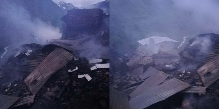 Artvin'de bir köy yandı! 7 ev...