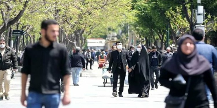 İran'da koronavirüs salgınında ikinci dalga: Vaka sayısı rekor kırdı