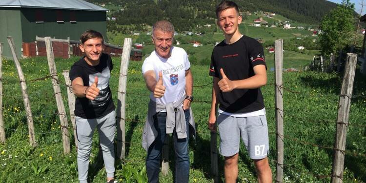 Ahmet Ağaoğlu, iki futbolcusunu yaylada ziyaret etti!