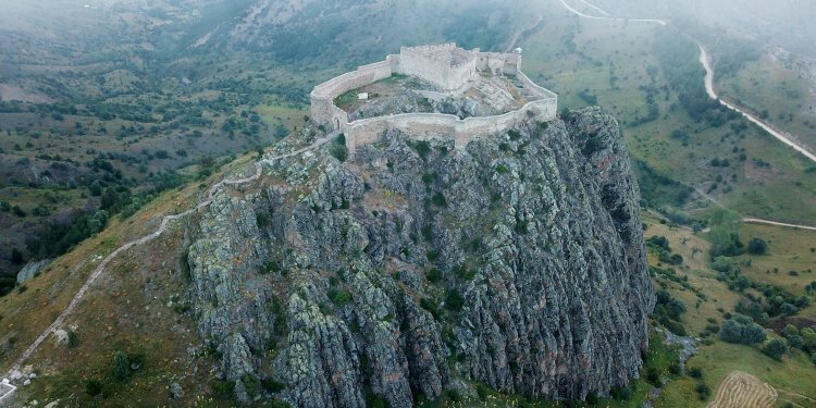 Gümüşhane'nin görkemli kaleleri zamana direniyor