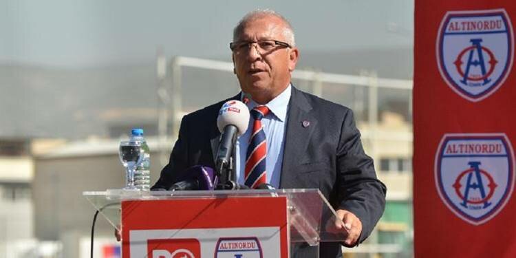 Trabzonsporlu iki futbolcuya hakkını helal etmedi! 