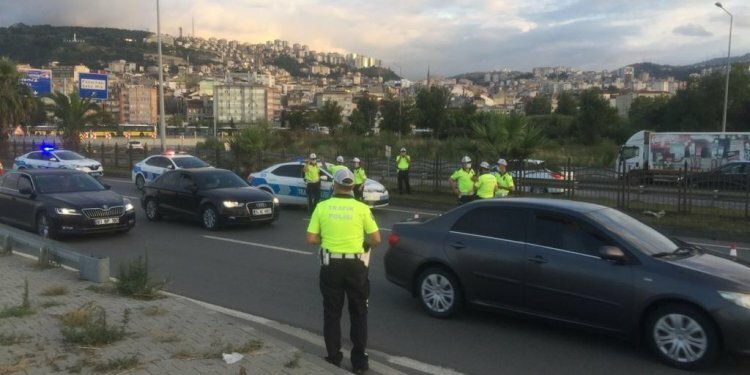 Trabzon'da karşıya geçerken canından oldu