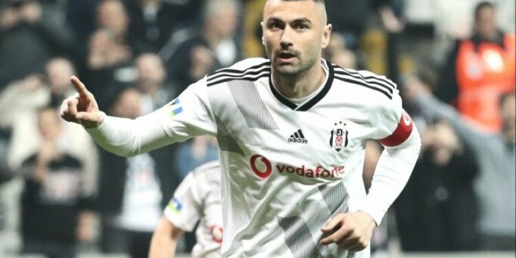 Burak Yılmaz Trabzonlu futbolcunun yanına gidiyor