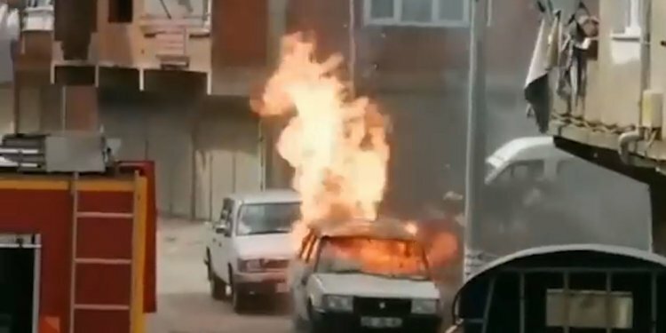 Giresun’da otomobil park halinde yandı