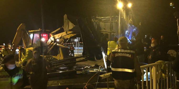 Trabzon'da feci kaza! TIR şoförü hayatını kaybetti