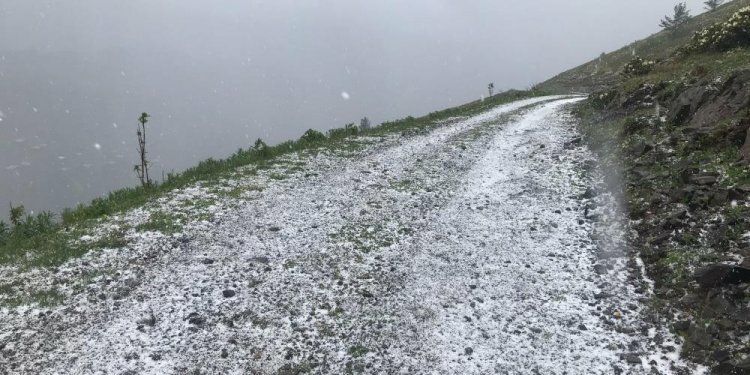 Haziran ayında kar yağışı devam ediyor