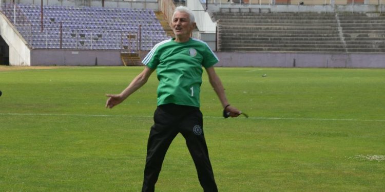 83 yaşındaki antrenör 58 yıldır takımın başında