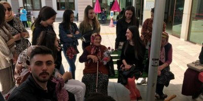 Psikolog adaylarından anneler gününde anlamlı ziyaret