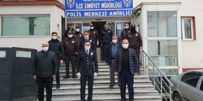 Başkan Gürsoy'dan polislere tatlı ikramı!