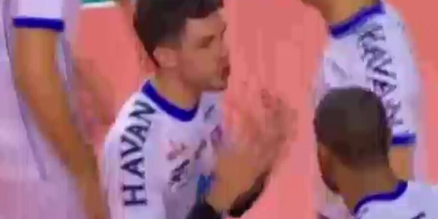 Olimpiyat şampiyonu röportaj verirken bayıldı